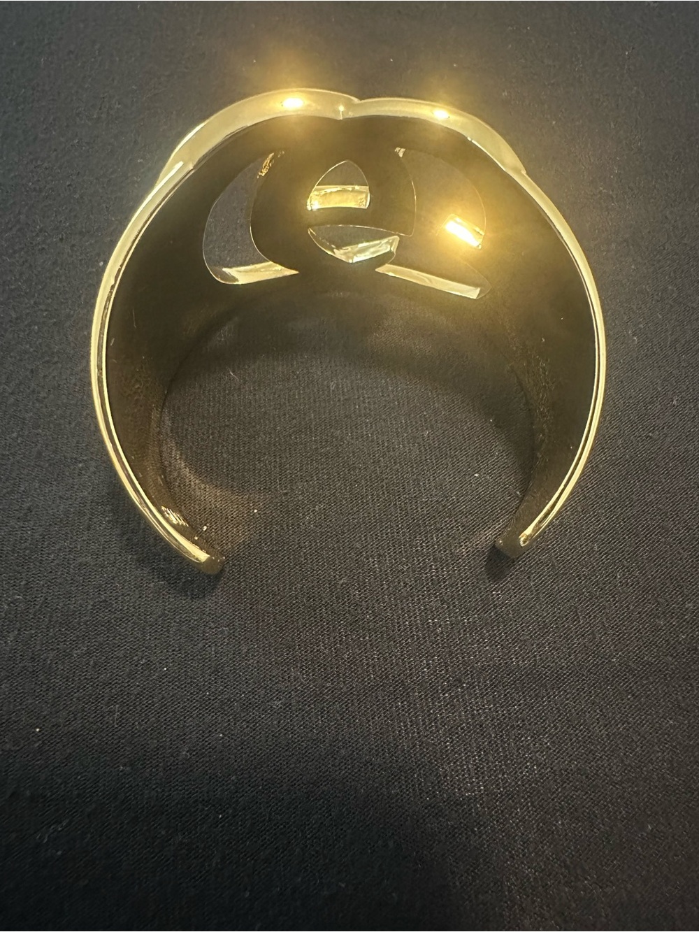 GG Polished Gold Interlocking G Cuff Bracelet - Picture 4 of 8